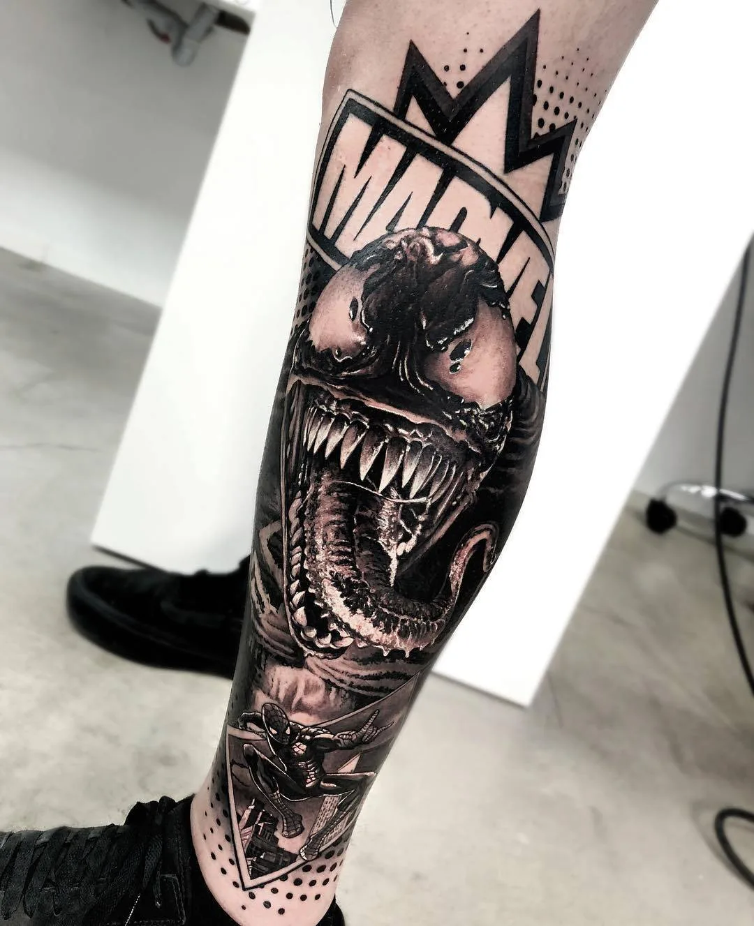Artista di tatuaggi Matias Noble, ritratto nero e grigio realistico, Noble Art Gallery | Valencia, Spagna