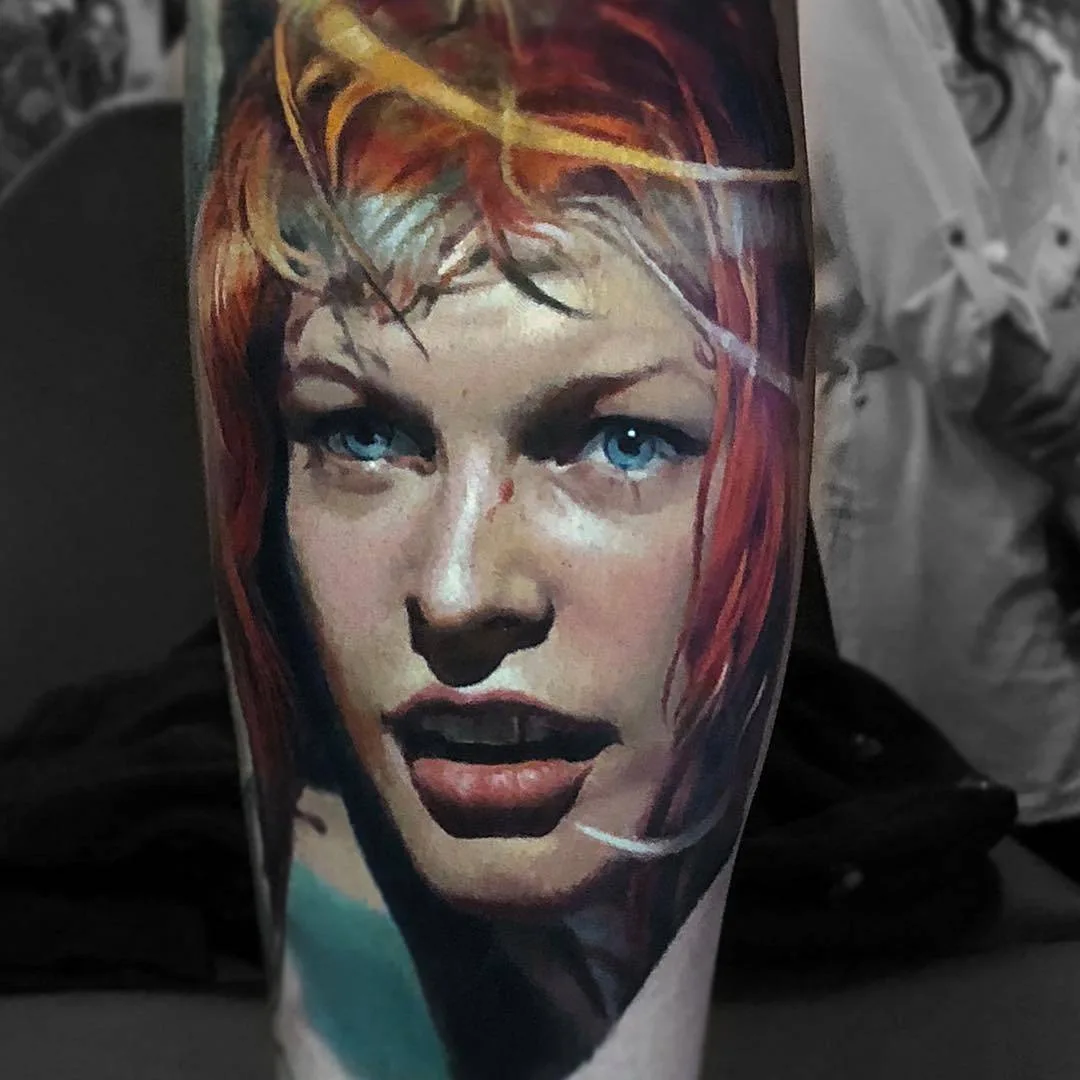 Artista de tattoo Valentina Ryabova, Milica Jovoviс - retrato de cor em tattoo de realismo