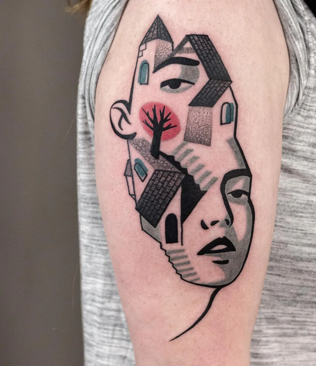 Tatuador Mike Kyrtatas, estilo de cor e esboço surrealista preto e branco de tatuagem | Reino Unido
