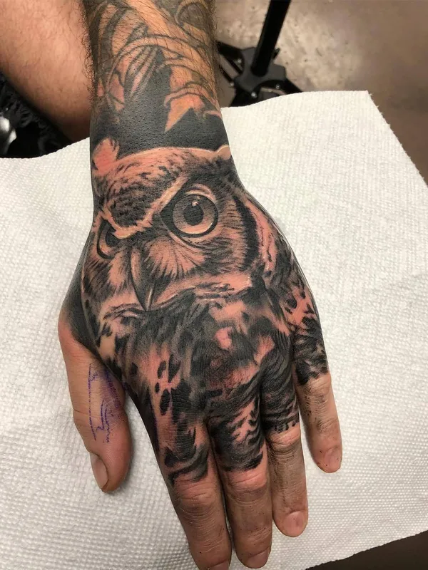 black and grey realism Tatuaggio su hand #26895 | Tatuatore Brian Gonzales