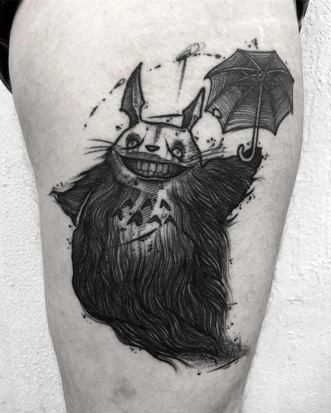 Artista di tatuaggi K&eacute;vin Plane, tatuaggio a schizzo nero | Francia