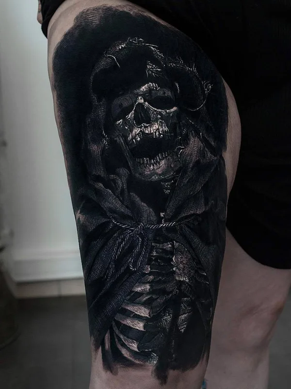 men black&gray horror, realism, portrait Tatuaggio su thigh #26602 | Tatuatore Sandry Riffard