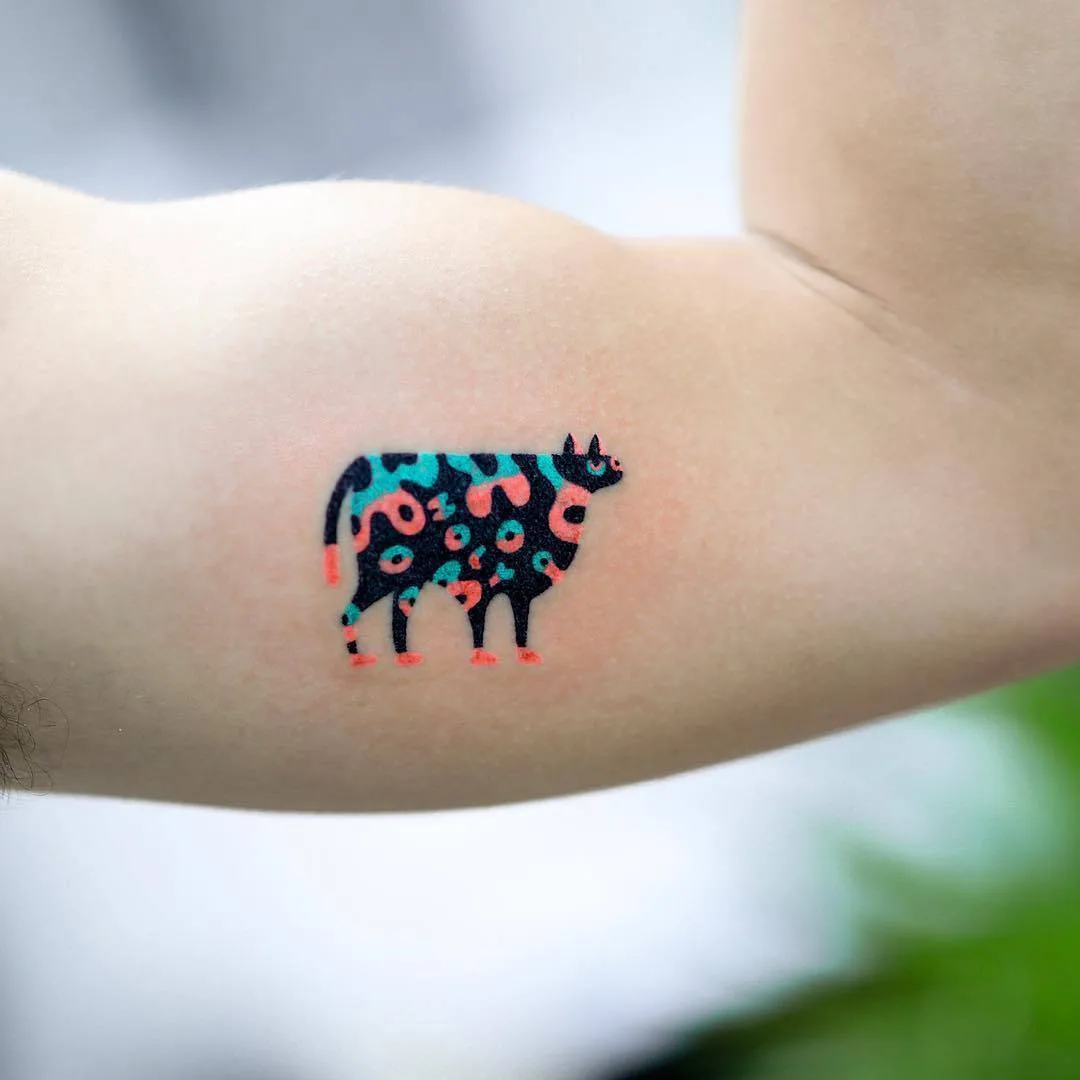 Tattoo artist Zzizziboy, color handpoke tattoo, authors style | Korea