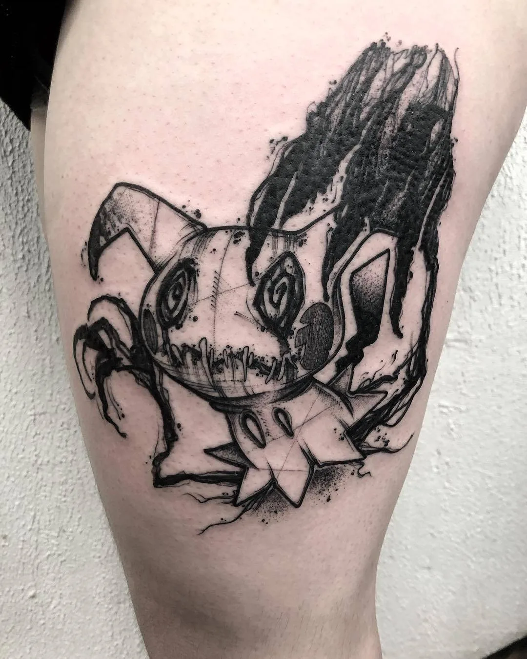 Artista di tatuaggi K&eacute;vin Plane, tatuaggio a schizzo nero | Francia