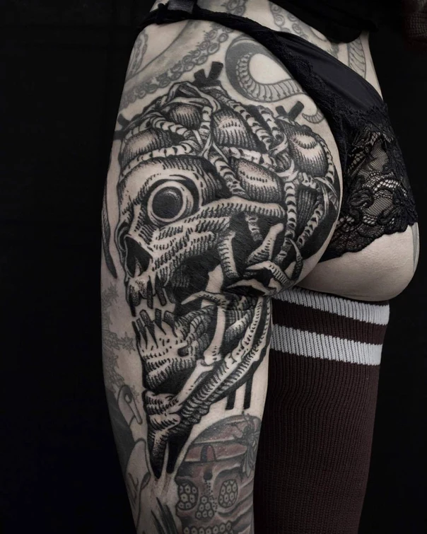 Blackwork Skull, Anatomy tattoo on Thigh