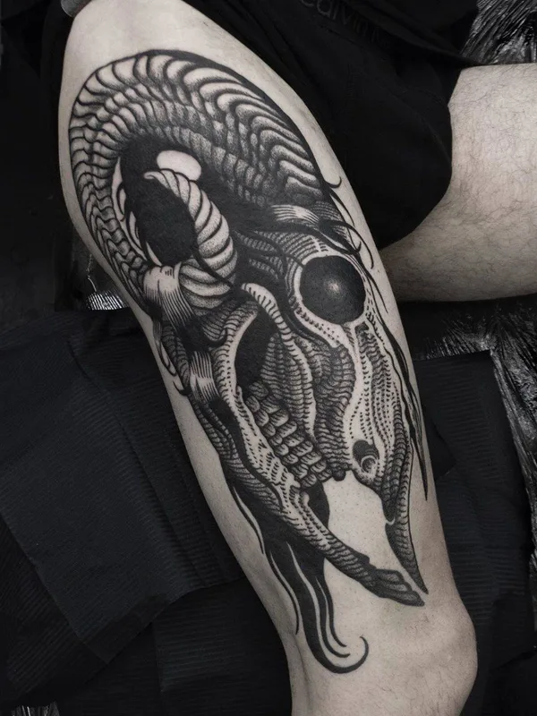 black blackwork 纹身 在 thigh #33898 | 纹身师 MISHLA