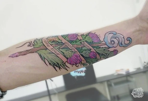 Иллюстративная Flowers, Ribbon tattoo на Предплечье