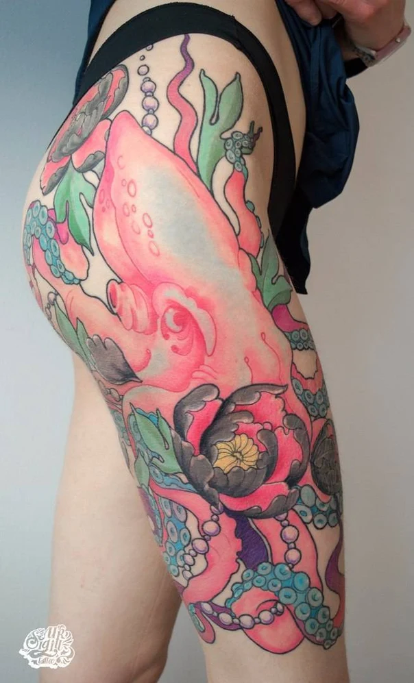 Иллюстративная Octopus, Botanic tattoo на Thigh