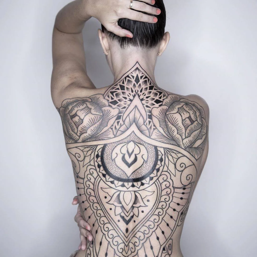 Tattoo artist R&eacute;my.B, black ornamental tattoo, Motion Tattoo | Marseille, France