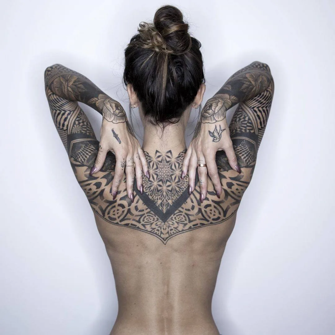 Tattoo artist R&eacute;my.B, black ornamental tattoo, Motion Tattoo | Marseille, France