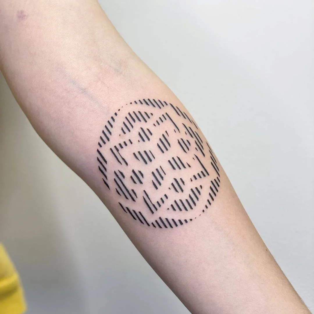 Tattoo artist R&eacute;my.B, black ornamental tattoo, Motion Tattoo | Marseille, France