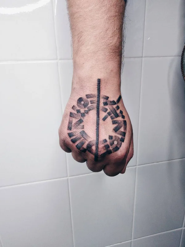 black blackwork tattoo auf back of hand #34062 | Tätowierer Nikita Zudov