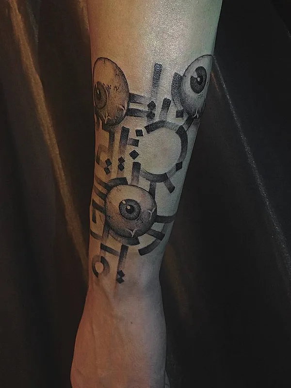 black and grey blackwork tattoo auf forearm #34066 | Tätowierer Nikita Zudov