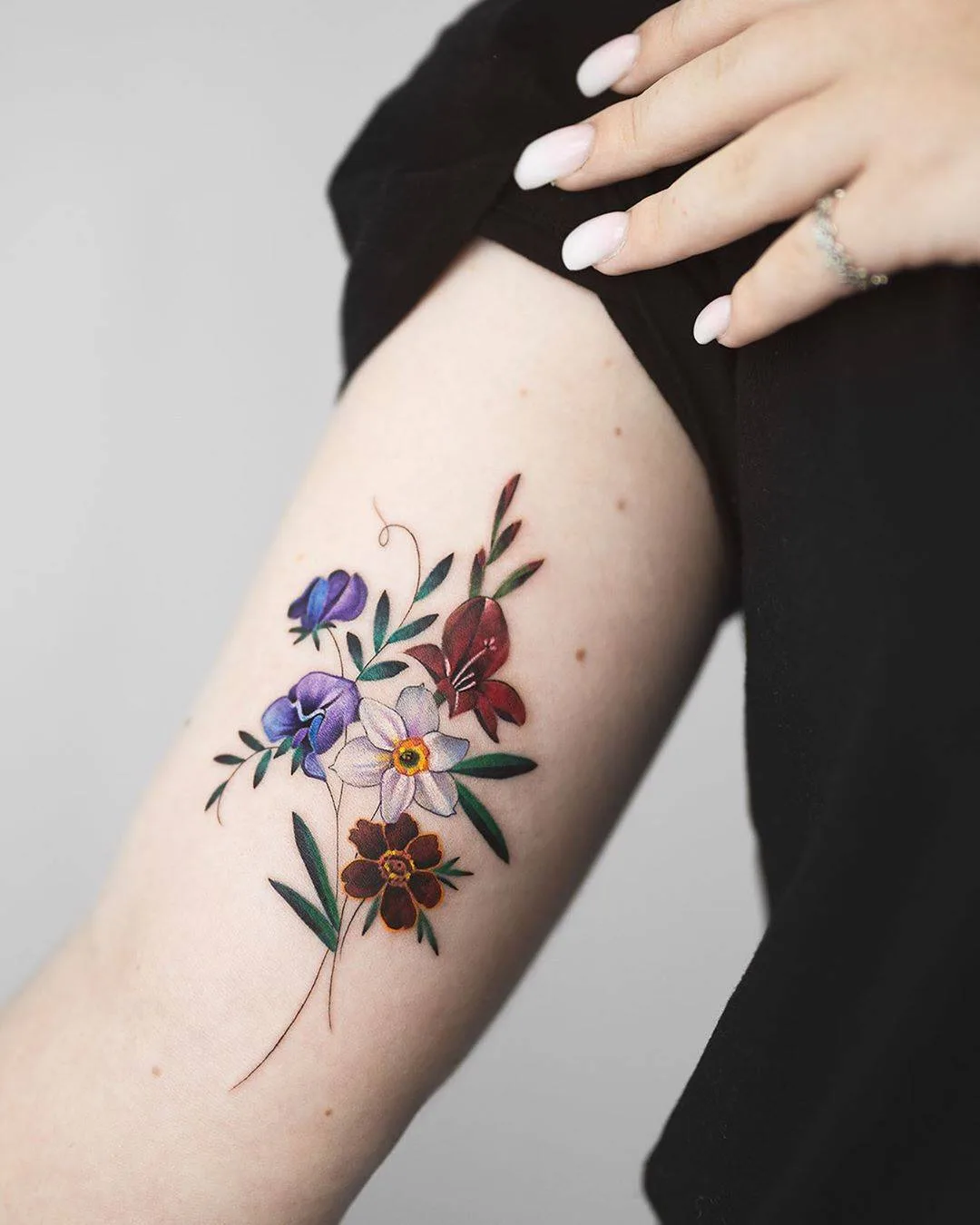 Tattoo artist Rey Jasper, authors color tattoo, watercolor, realism, minimalism, flowers | Auckland, New Zealand