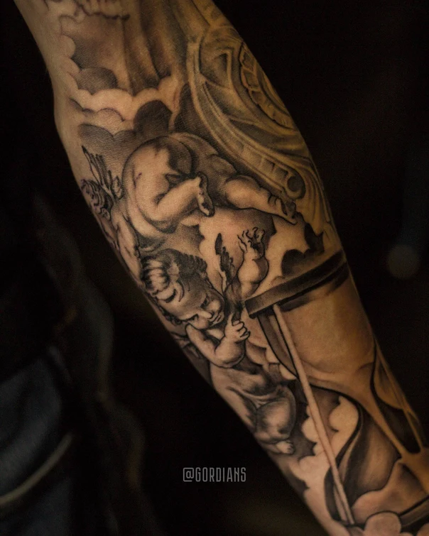 Реализм Cherub, Hourglass tattoo на Предплечье