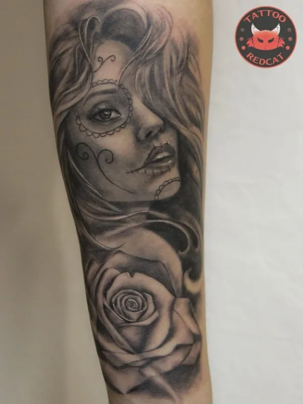 female black and grey realism tatouage sur forearm #38089 | Artiste tatoueur Olga Kaminskaya