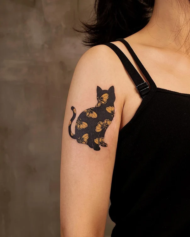 Japanese Cat, Floral tattoo on Shoulder
