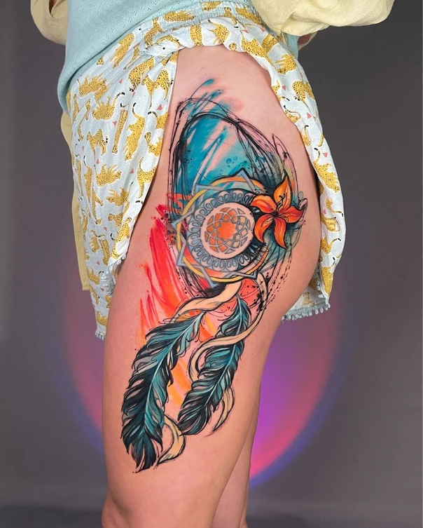 Акварель Feathers, Flower tattoo на Thigh