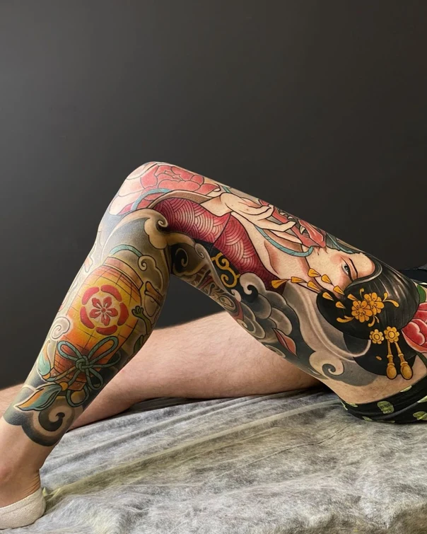Японская Geisha, Flowers tattoo на Нога целиком