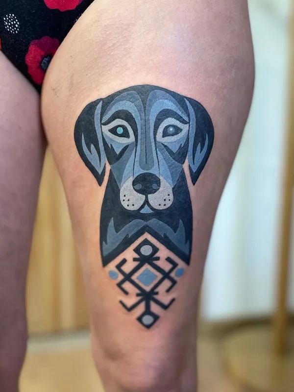 female color geometric tattoo auf thigh #43981 | Tätowierer Bård Tjelta