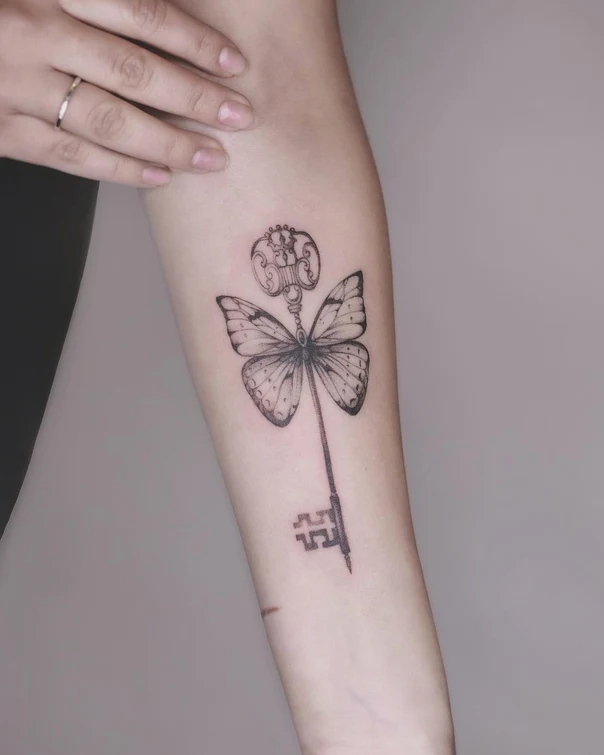 Лайнворк Butterfly, Key tattoo на Предплечье