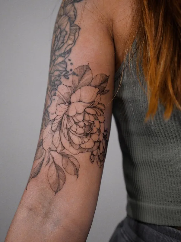 female black and grey fineline tatuaje en forearm #44095 | Tatuador Полина Матвеева