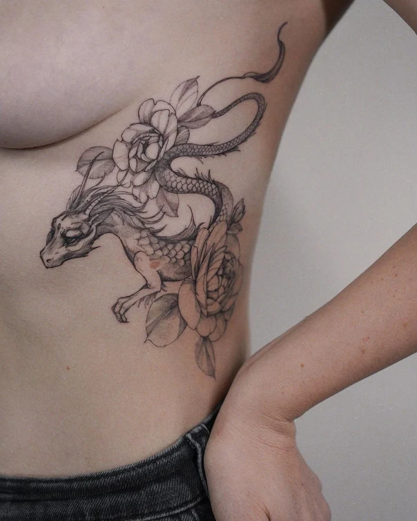 Файнлайн Dragon, Flowers tattoo на Ribcage