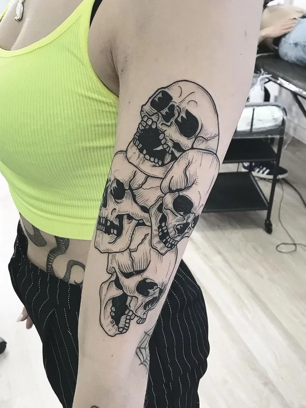 female black blackwork 纹身 在 forearm #44148 | 纹身师 Филипп Болвинов
