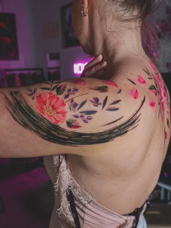female color watercolor tatuaje en shoulder #44205 | Tatuador Diana Ivashkevich