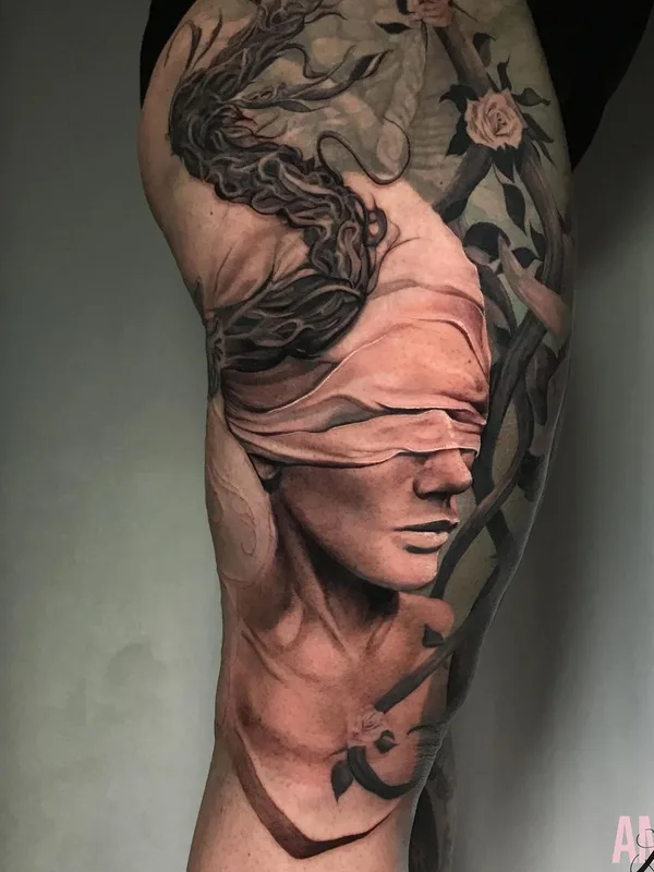 black and grey realism Tatuaggio su thigh #44253 | Tatuatore Lisa Ammer