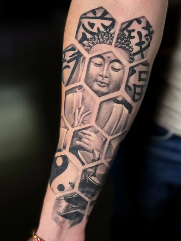 black and grey black and grey Tatuaggio su forearm #44463 | Tatuatore Маруся Цветкова