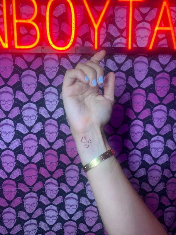 female black minimalism Tatuagem em wrist #44469 | Tatuador Jonathan JONBOY Valena