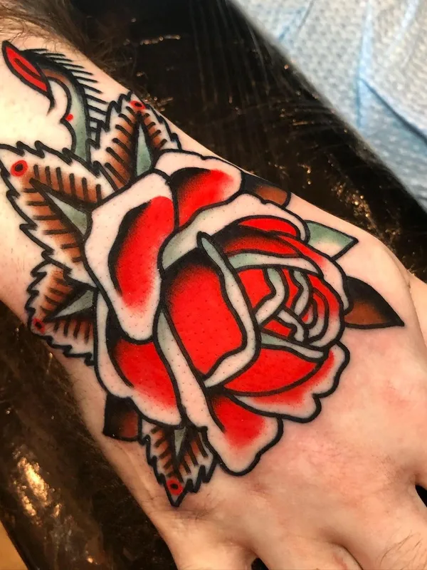 color traditional tatuaje en back of hand #44544 | Tatuador Joe Mallard