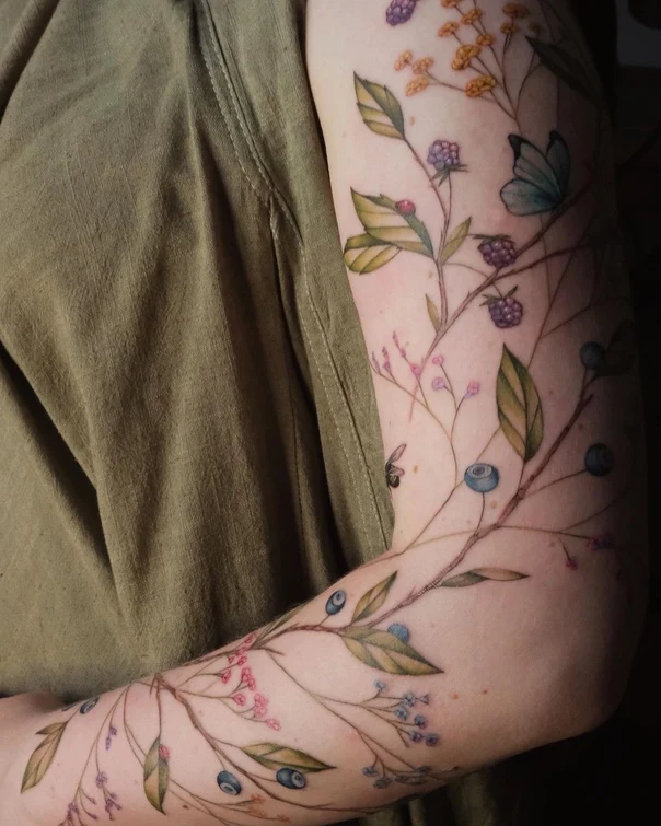 Ботаническая Flowers, Berries tattoo на Предплечье