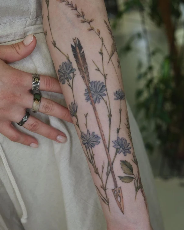 Ботаническая Arrow, Flowers tattoo на Предплечье