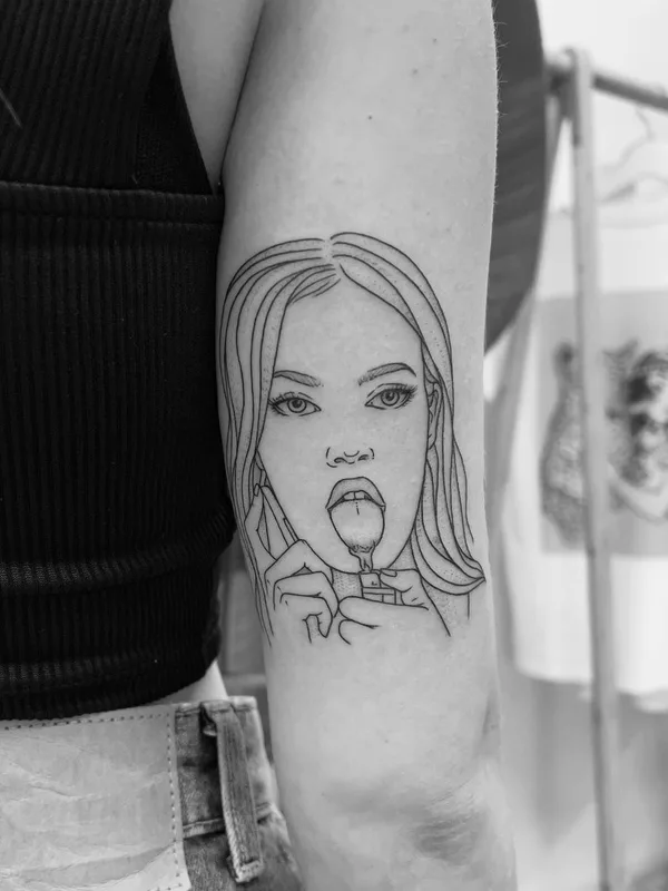 female black and grey linework 纹身 在 forearm #44846 | 纹身师 Bojana