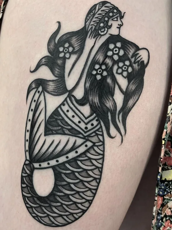 black and grey traditional Tatuaggio su thigh #44910 | Tatuatore KiMi VERA