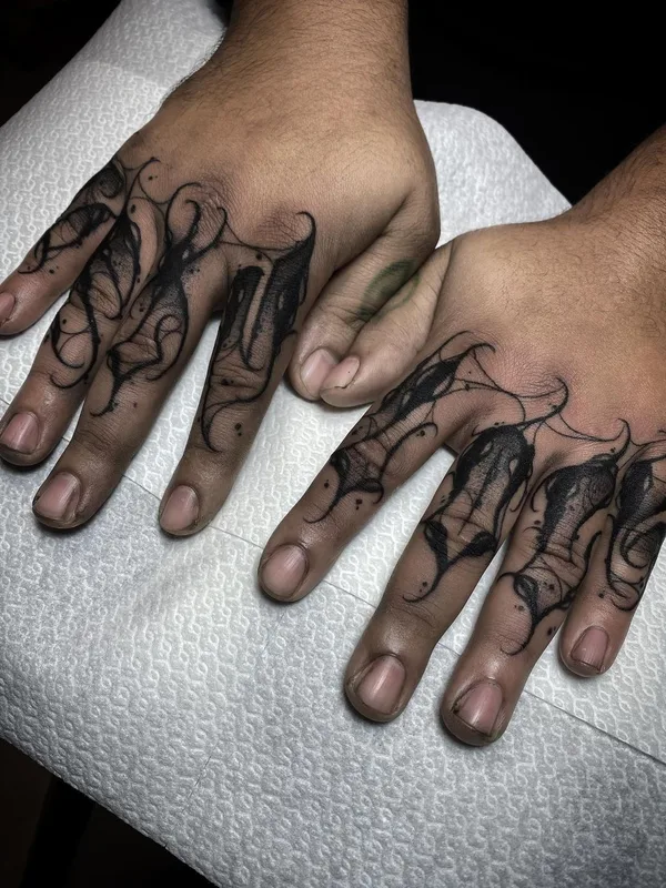 black blackwork 纹身 在 hand #44936 | 纹身师 Diego Garrafa