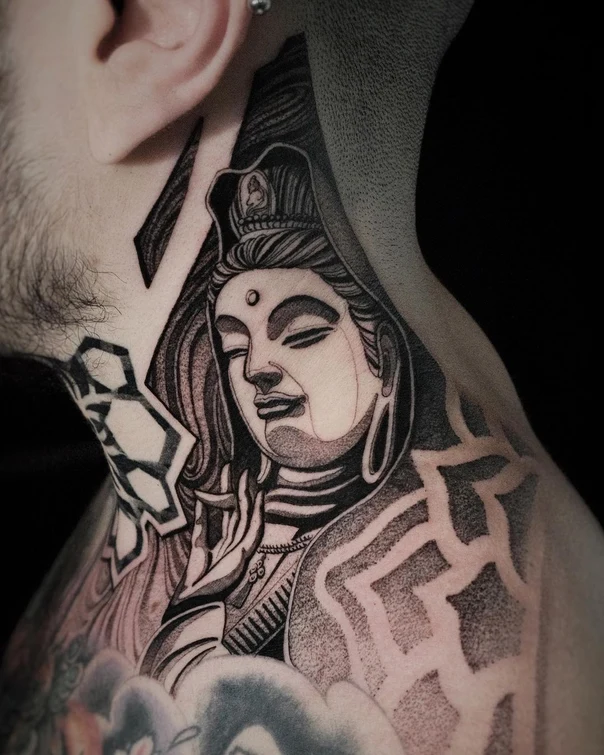 Чёрно-серая Buddha, Geometric tattoo на Шея