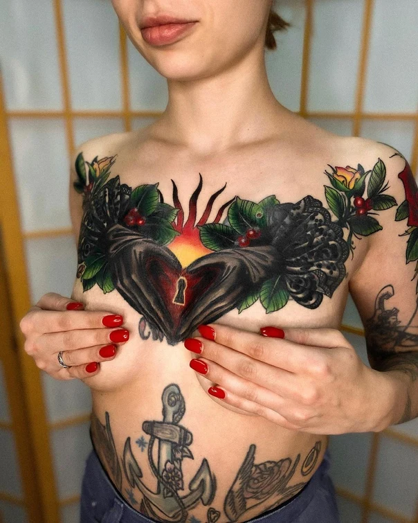 Нео-традиционная Heart, Hands tattoo на Грудь