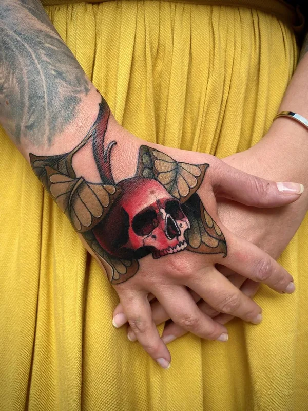 female color neo traditional Tatuaggio su back of hand #45049 | Tatuatore Ekaterina Ostrova