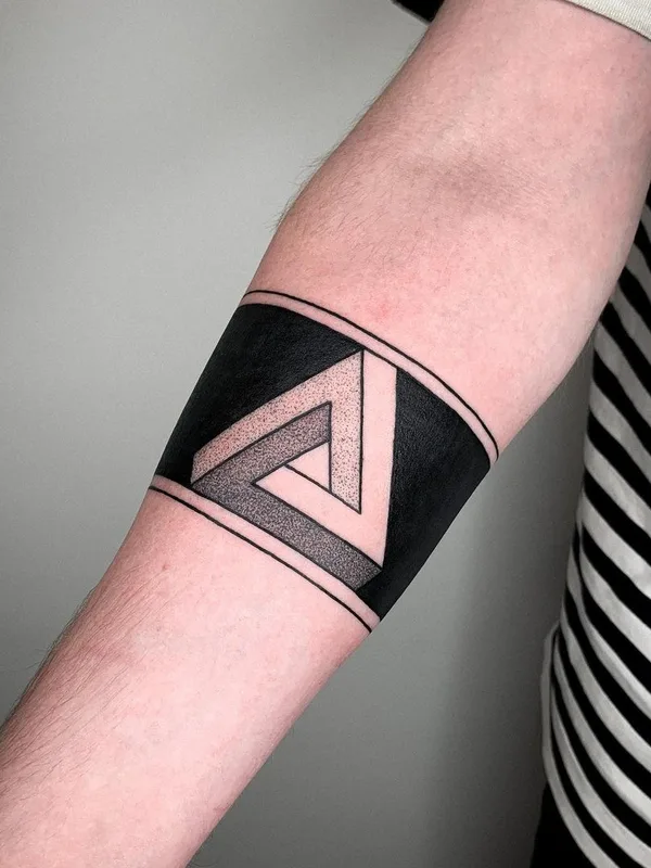 black blackwork 纹身 在 forearm #45102 | 纹身师 Oliver’s Black Ink
