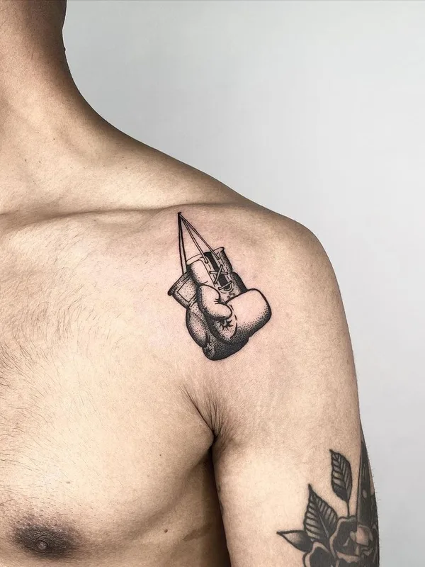 male black and grey blackwork tatouage sur shoulder #45293 | Artiste tatoueur Noir Noah
