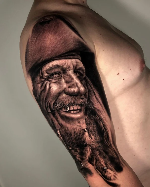 Реализм Portrait, Face tattoo на Плечо