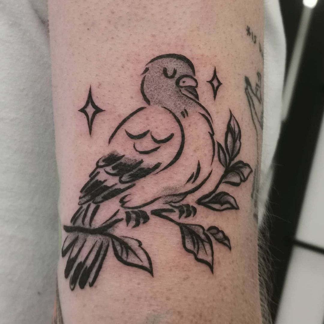 Cute little pigeon to remember the clients dad who loved to race his pigeons!  by Megz! @megzsopertattoos @stud… | Pigeon tattoo, Tattoos for women small,  Tattoos