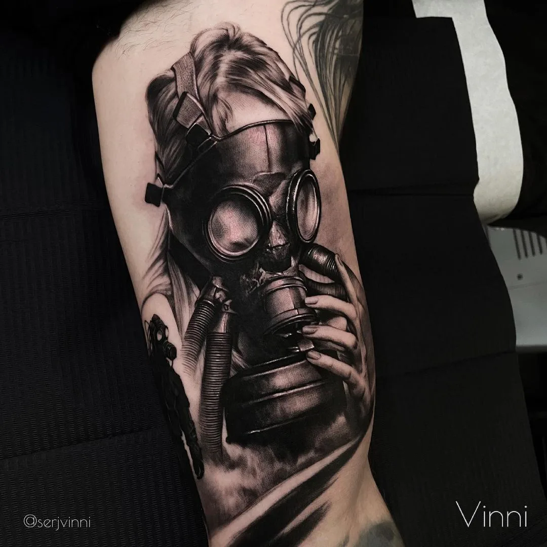 Tatuaggio realistico spettacolare di Sergey Vinni