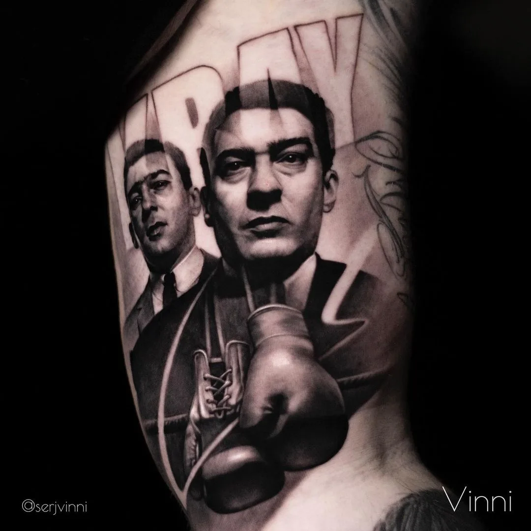 I fratelli Kray in un tatuaggio fotorealistico di Sergey Vinni