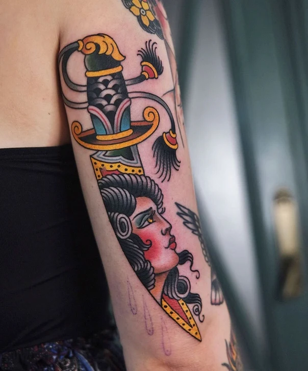 Традиционная Dagger, Woman tattoo на Предплечье
