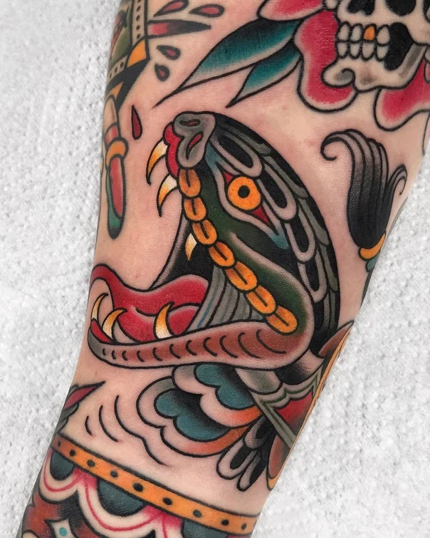 Традиционная Snake, Skull tattoo на Предплечье