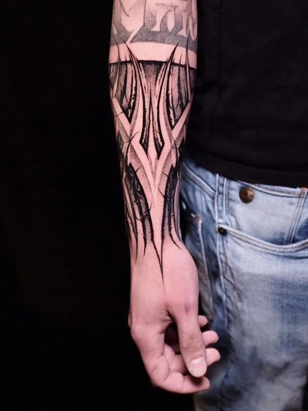 black blackwork tattoo auf forearm #45749 | Tätowierer Сергей Murdoc
